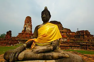 http://commons.wikimedia.org/wiki/File:Statue_de_Bouddha_Ayutthaya.JPG
