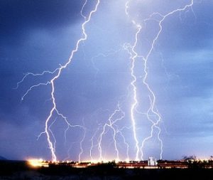https://commons.wikimedia.org/wiki/File:Lightning3.jpg