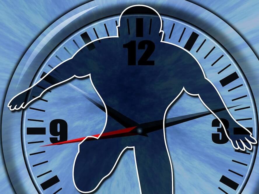 Dessin d'un homme sur une horloge immense