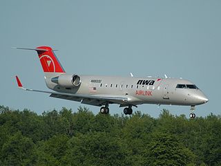 Un avion de ligne pendant l'atterrissage