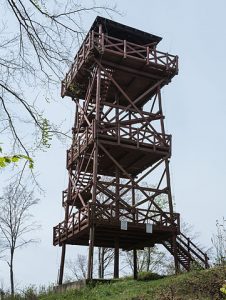 Tour d’observation en bois de 4 étages.