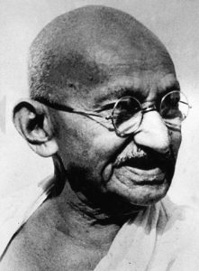 Photo en noir et blanc de Gandhi