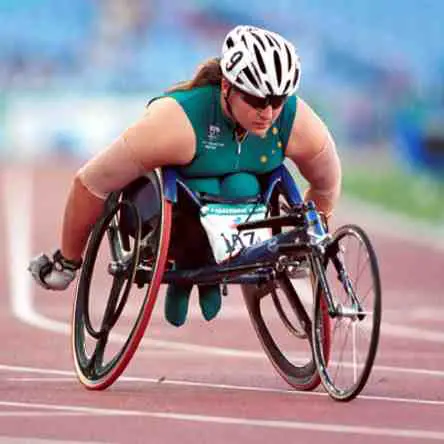 L'athlète Louise Sauvage dans son fauteuil roulant