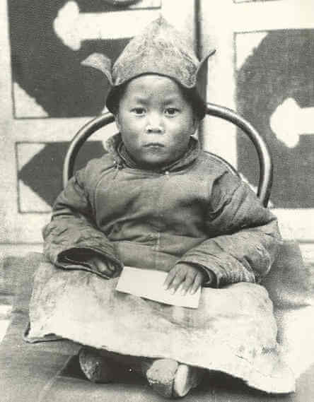 Photo noir et blanc du Dalaï-Lama enfant à Amdo, Tibet en 1940 