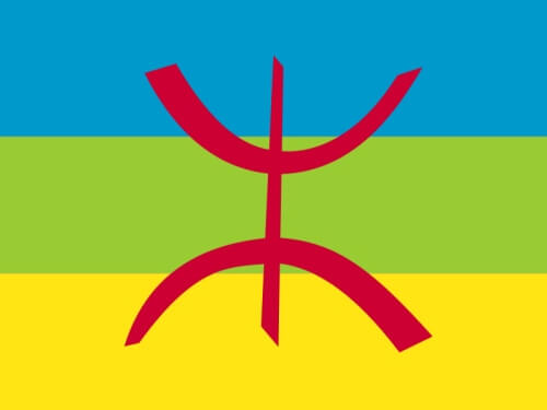 Drapeau composé de trois bandes horizontales de même largeur (bleu, vert, et jaune), et au centre, en rouge, de la lettre Yaz