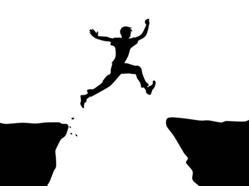 Saut entre deux falaises