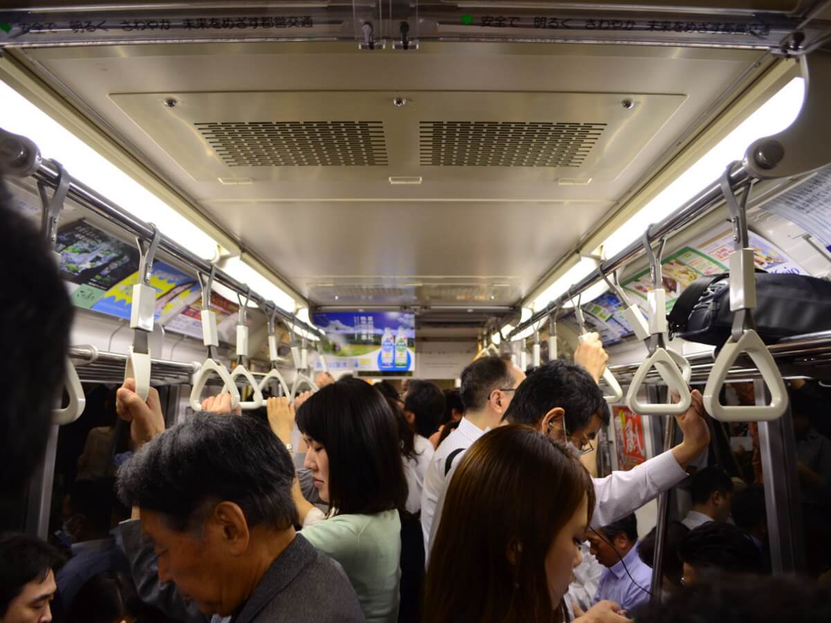 Un métro à l’heure de pointe