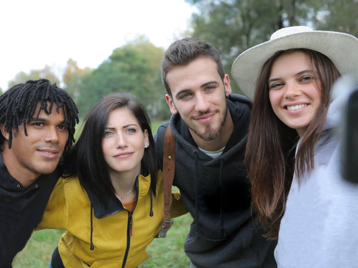 4 adolescents dans un selfie
