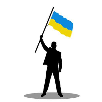 Un homme agite le drapeau de l’Ukraine.