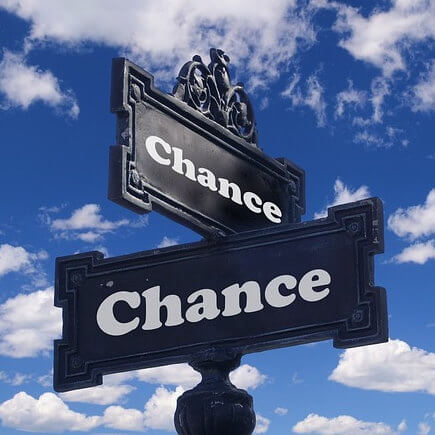 Deux panneaux qui indiquant : Chance