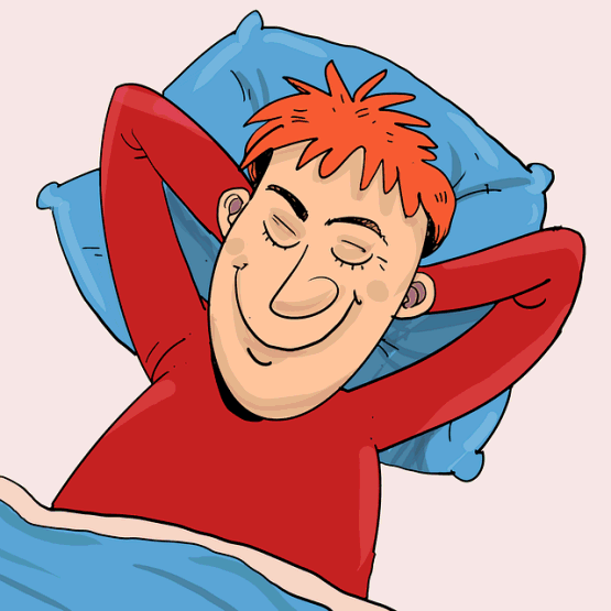Un homme dort en souriant.
