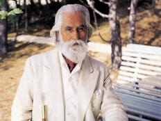 Photo de Omraam Mikhaël Aïvanhov habillé en blanc