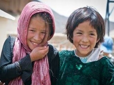 Sourire de 2 fillettes